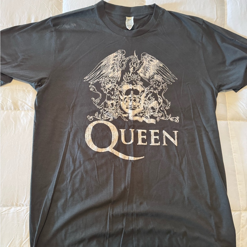Short Sleeve Tee with Queen Graphic